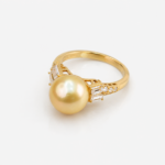 Golden Lumière Pearl Ring